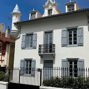 ** Pensión Les Tourelles Francia